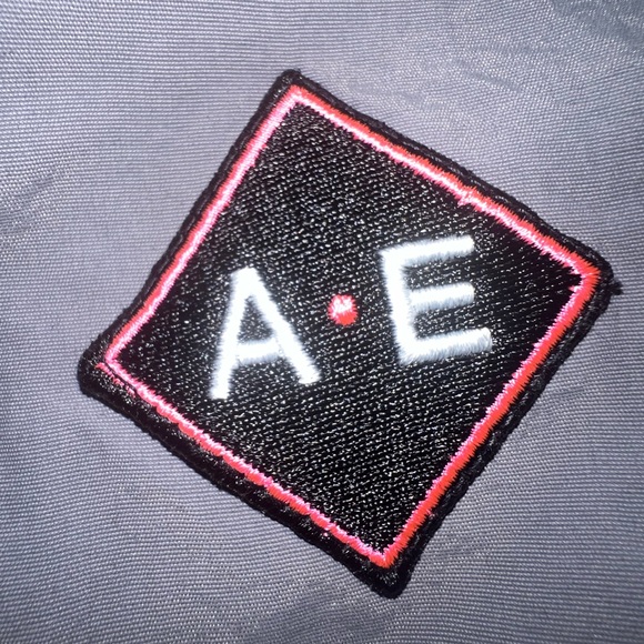 American Eagle “All Day” Gray Shorts with Neon Pink Zippers - Picture 3 of 4